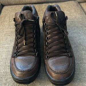 Mens Mephisto Boomerang brown hiking boots.